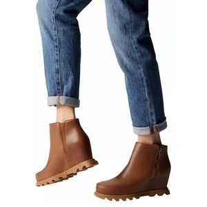 Sorel, Women's Joan of Arctic Wedge III Zip - Hazelnut Leather/Gum 2, Size 7.5